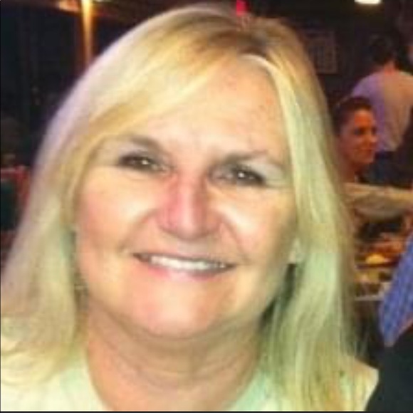 Meet your Posher, Debbie - Picture 4 of 4